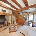 De Prestige Dans Un Fort, Jacuzzi, 8 Pers * Leynhac